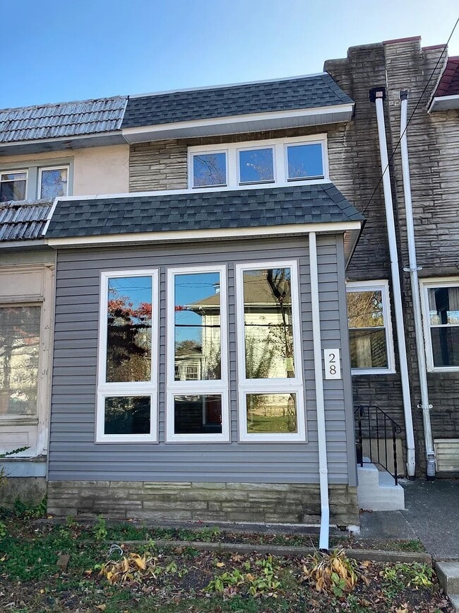 Building Photo - 28 Locust St