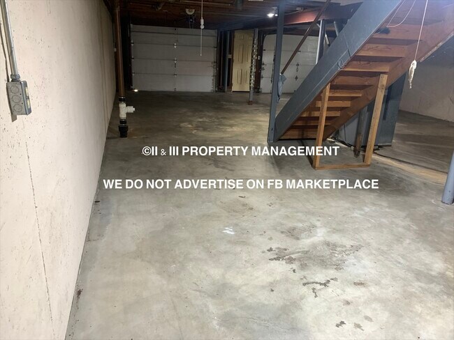 Building Photo - 1410 SW Sunset St