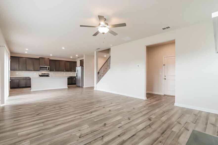 Building Photo - 5922 Green Ash Ct