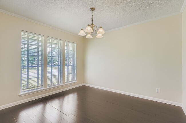 Building Photo - 5313 Basswood Ln