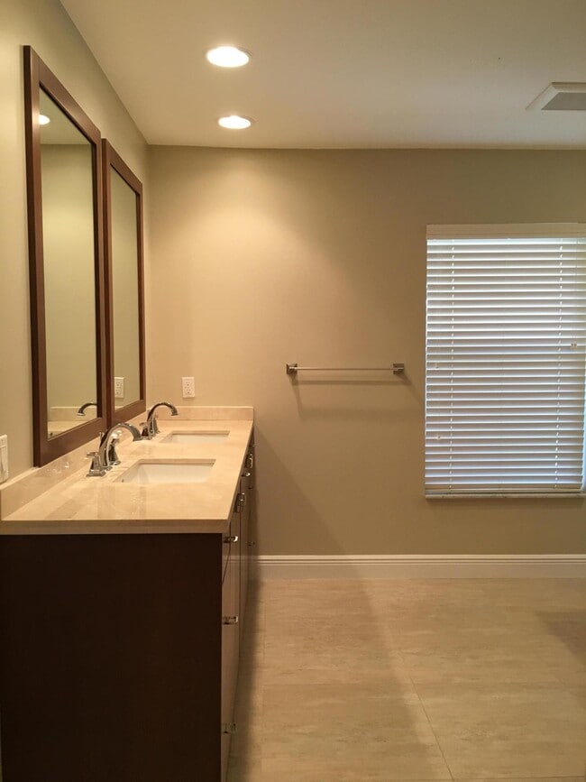 Building Photo - 6593 Serena Ln