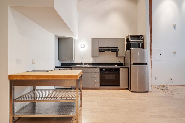 Building Photo - 461 2nd St