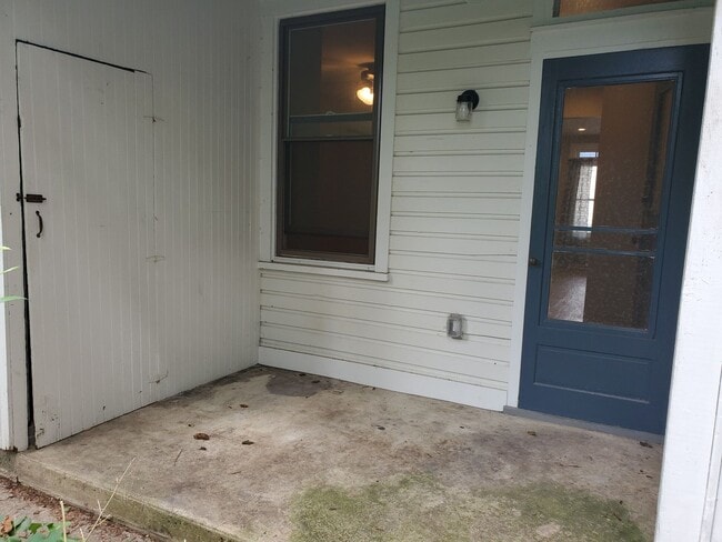 Building Photo - 632-634 Second St.