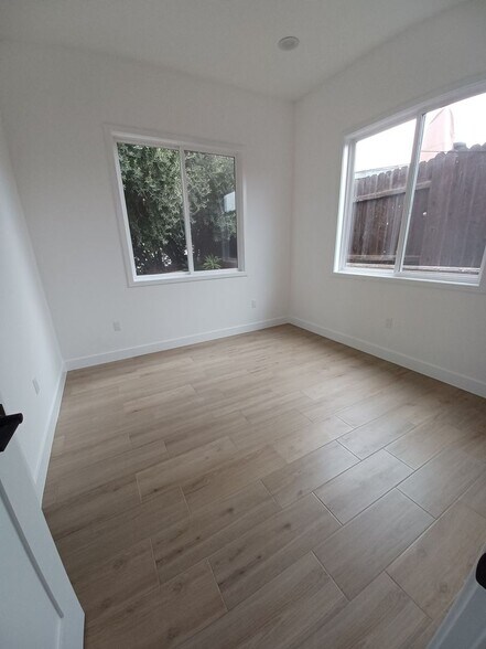 Building Photo - 319 E Ramona St