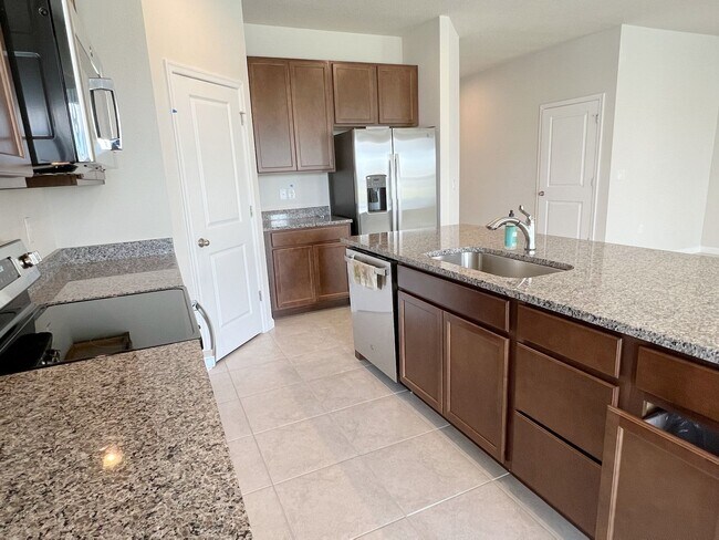 Building Photo - Awesome house for rent in St Cloud Area