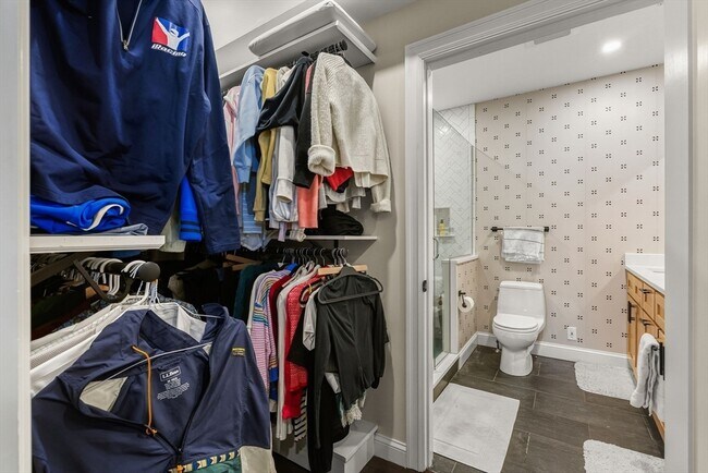 Building Photo - 753 E Broadway