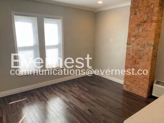 Building Photo - 112 Hanford St