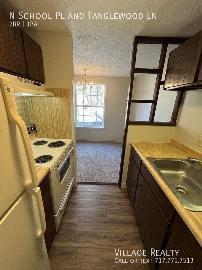 Building Photo - No Steps! Roomy 2-Bed with A/C & Off-Stree...