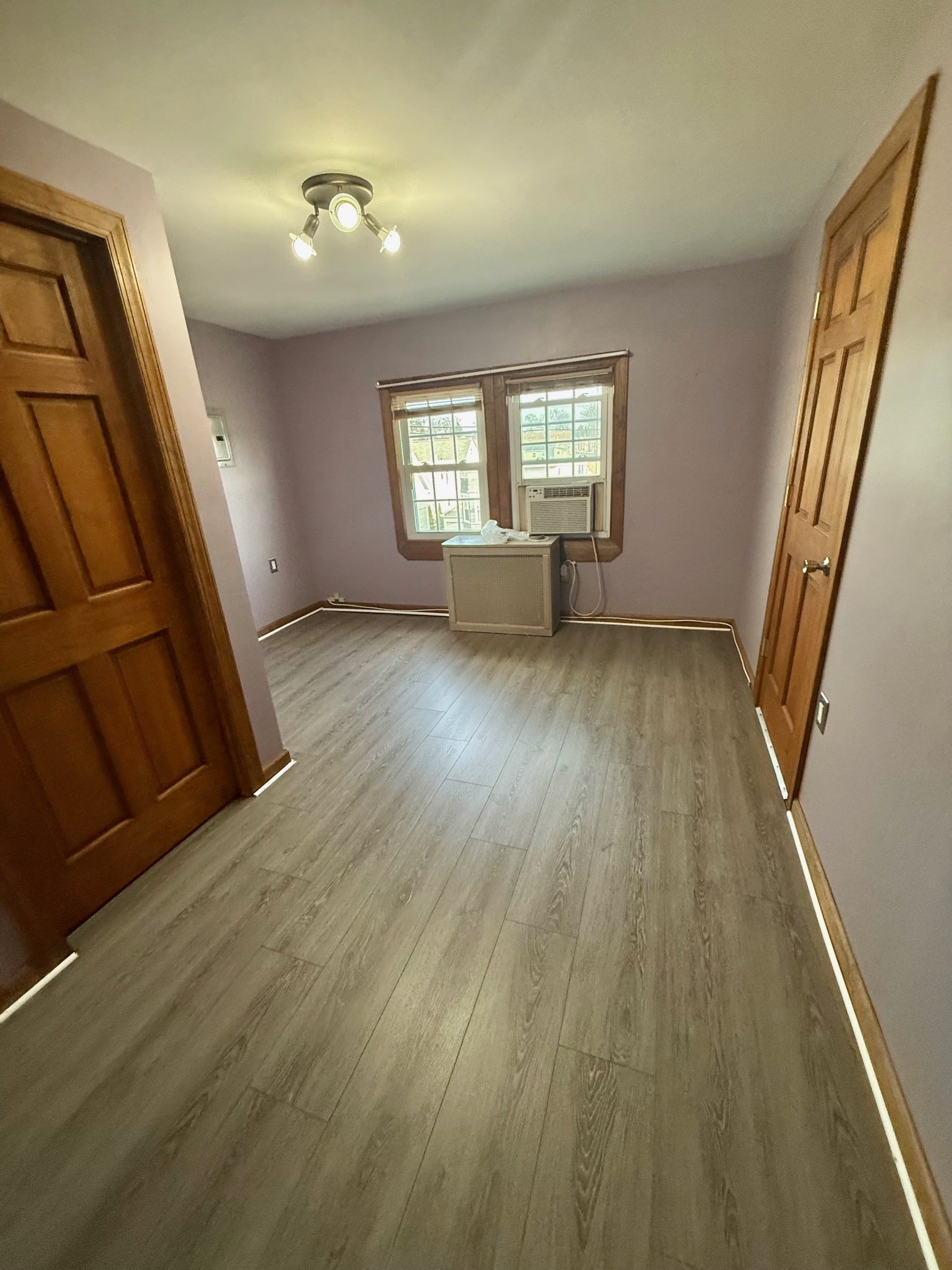 Building Photo - 216 Laurel Ave