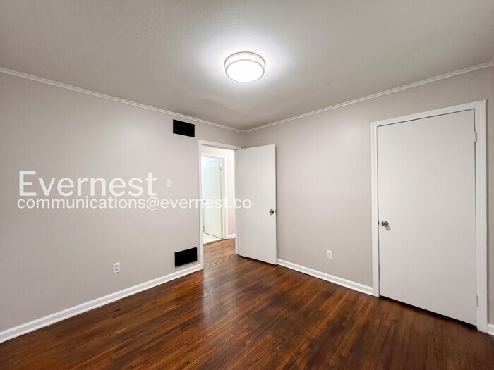 Building Photo - 3238 Kenland Dr