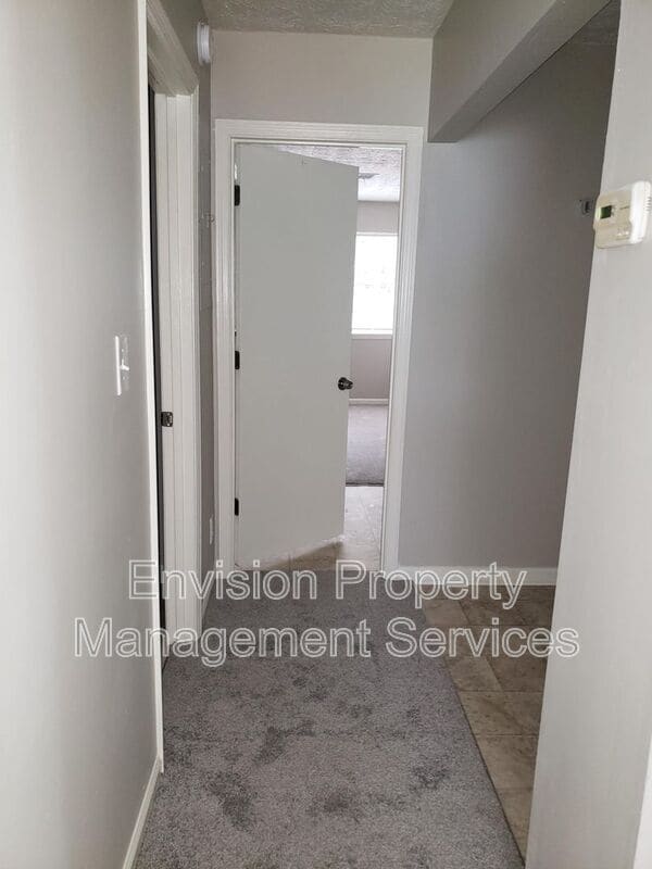 Building Photo - 8577 Pineview Ln