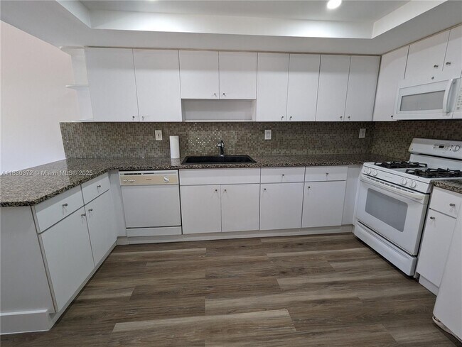 Building Photo - 6445 SW 116th Pl