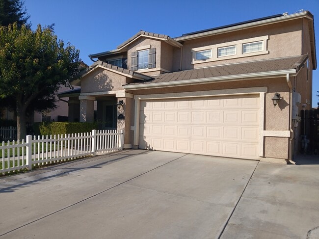 Building Photo - 1842 Santa Maria Ave