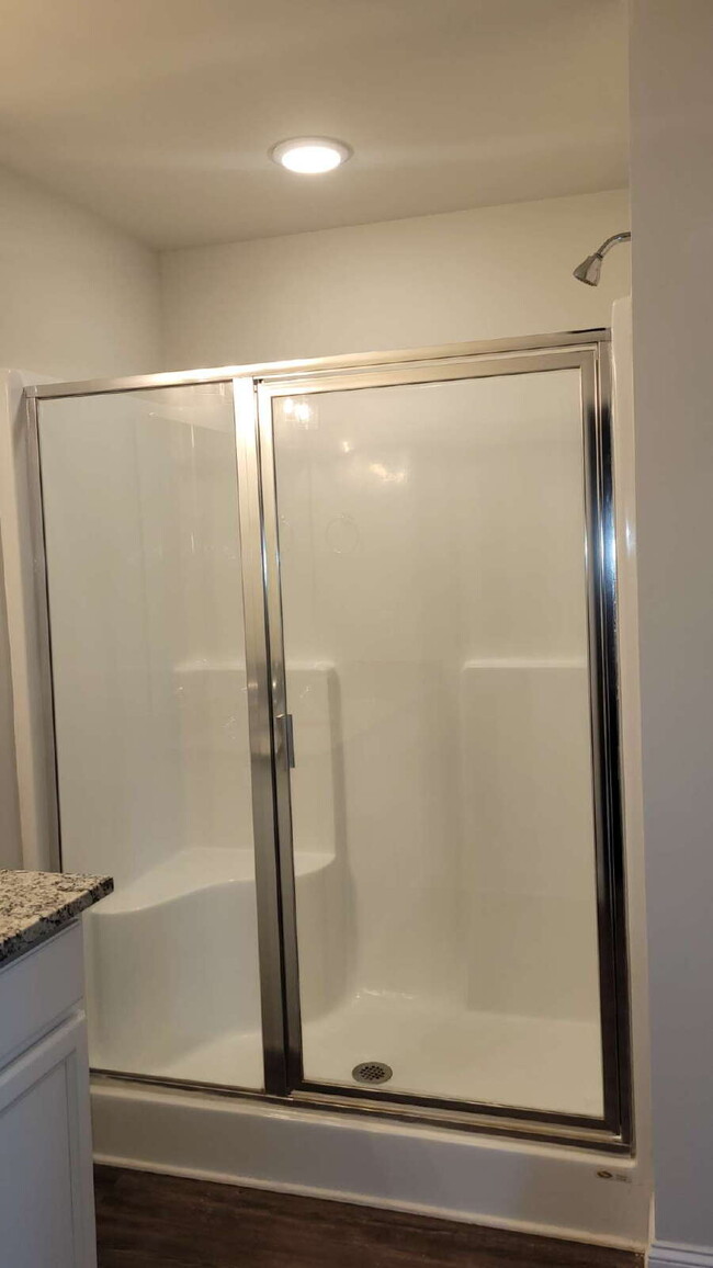 Building Photo - "Spacious 4-Bedroom Retreat with Modern Gr...