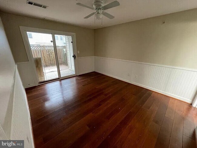 Building Photo - 8303 Bluebird Way