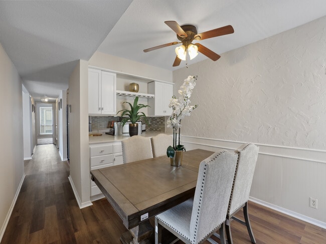 Building Photo - 6586 Poplar Woods Cir S