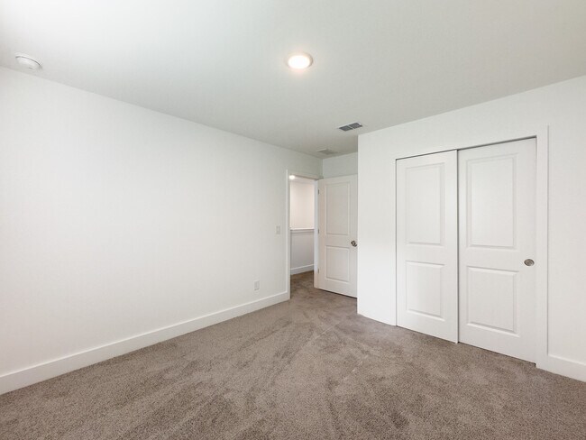 Building Photo - 126 Kingswood Cir