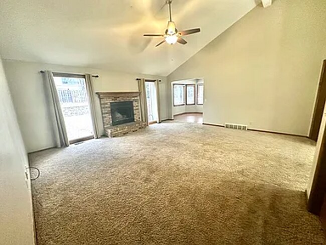 Building Photo - 1317 N 159th St