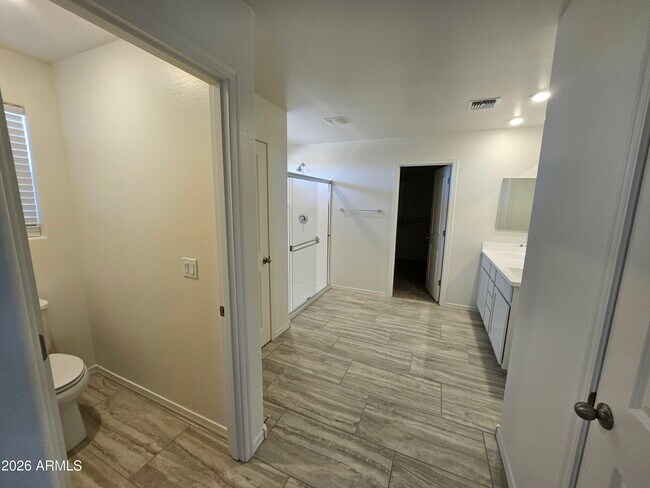 Building Photo - 3010 E Augusta Ave