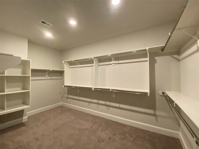 Building Photo - 10011 Serenity Grv Dr