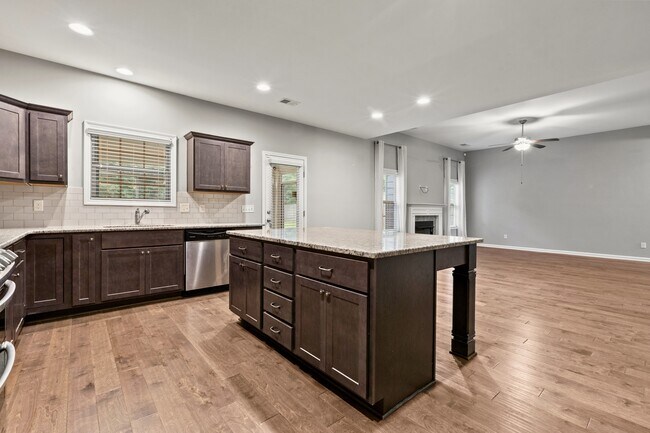 Building Photo - 830 W Richland Cir