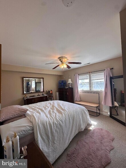 Building Photo - 633 Hampton Ave