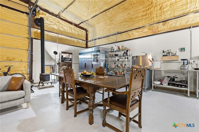 Building Photo - 218 Alexandra Ln