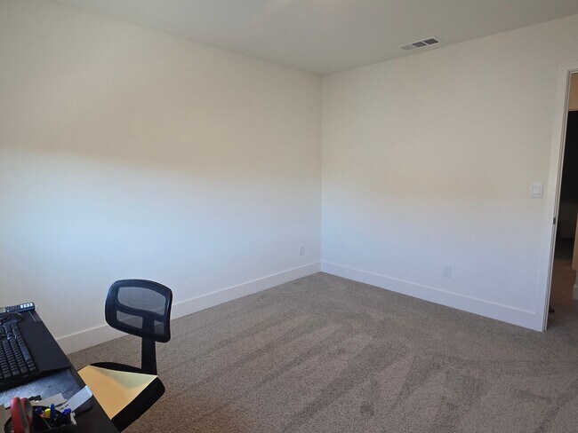 Building Photo - Newer 2 story home in Stonebrook Village- ...