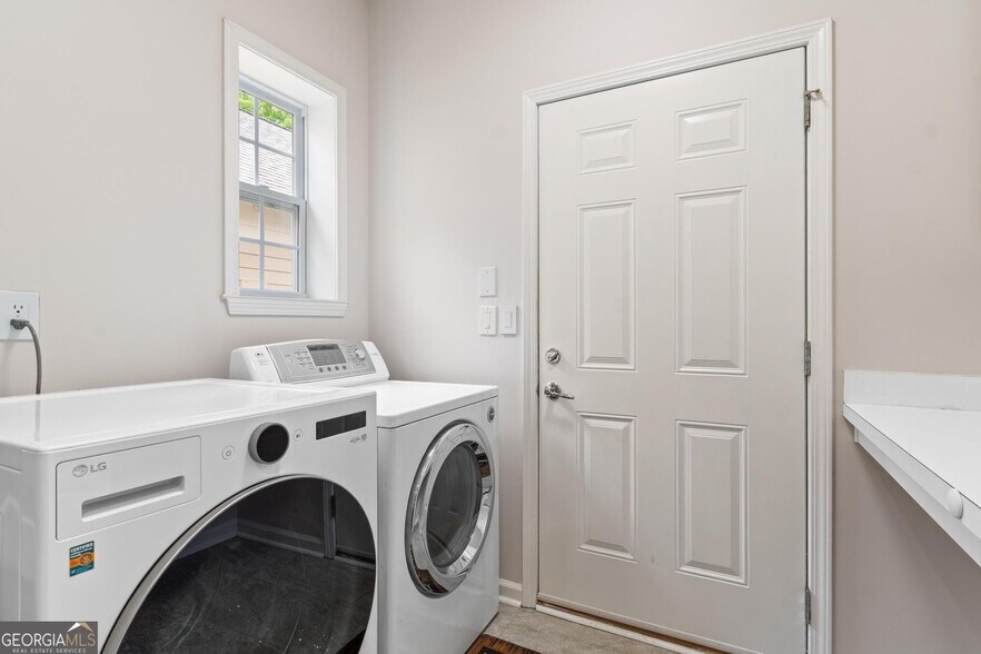 Building Photo - 105 Dahlia Dr