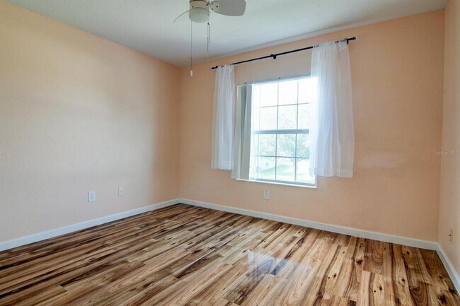 Building Photo - 5075 SW 40th Pl