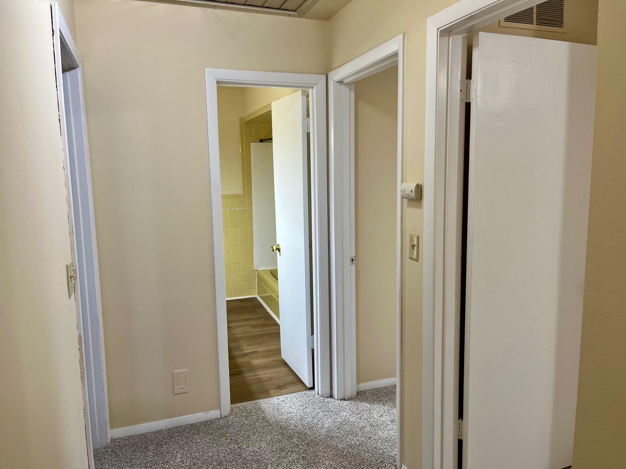 Building Photo - 221 Eisenhower Dr