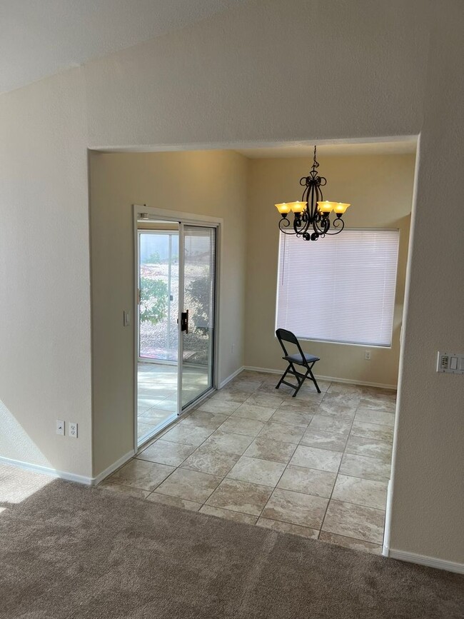 Building Photo - Move in Quick! 2 Bedroom Townhome in Sun C...