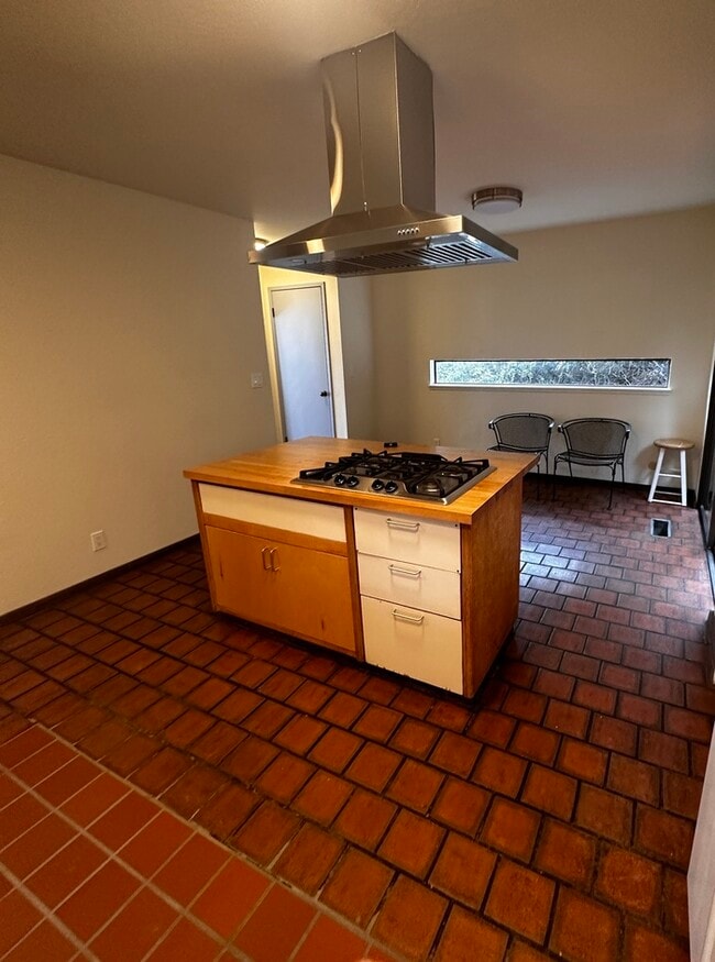 Building Photo - Unique Open living Space in North Berkeley