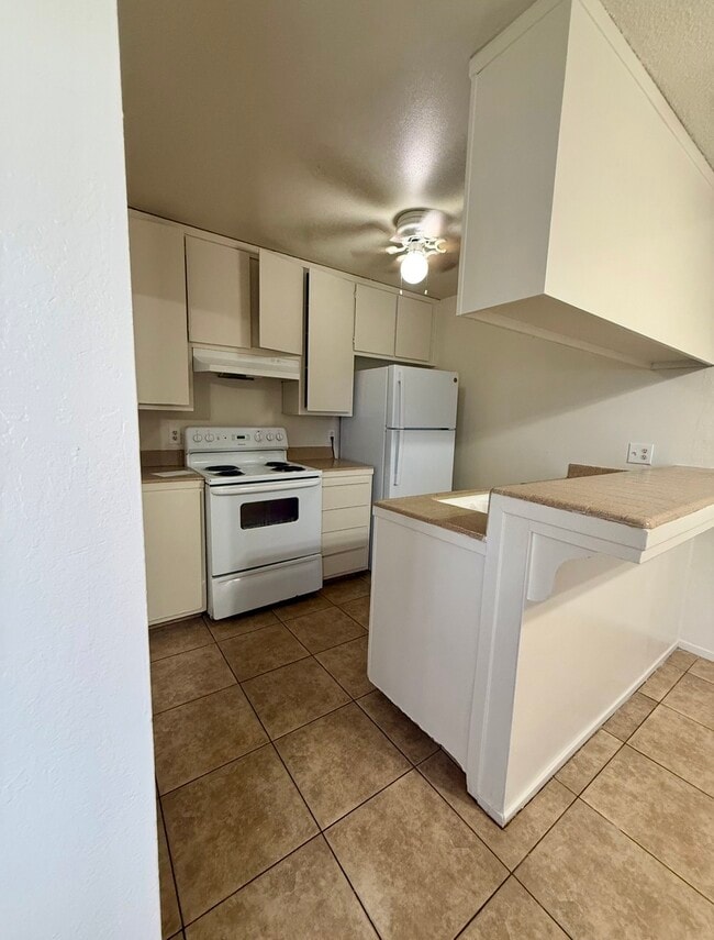 Building Photo - 4479 La Cresta Way