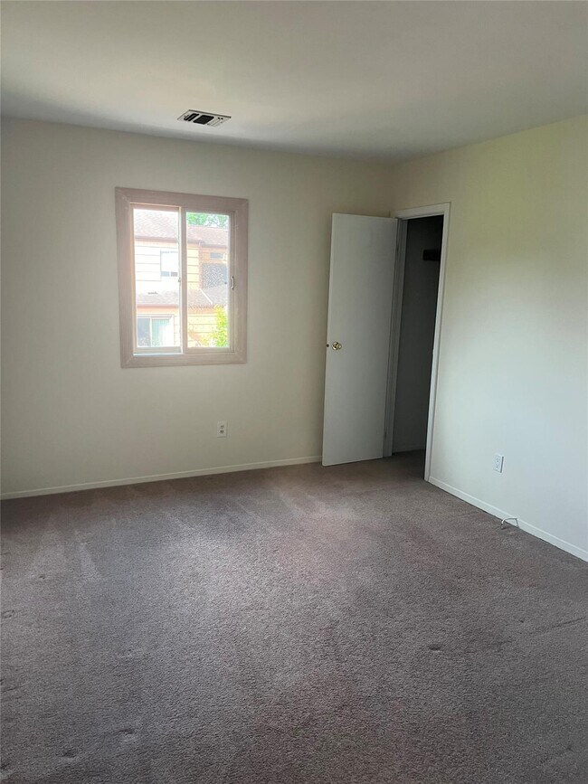 Building Photo - 190 Scarlett Dr