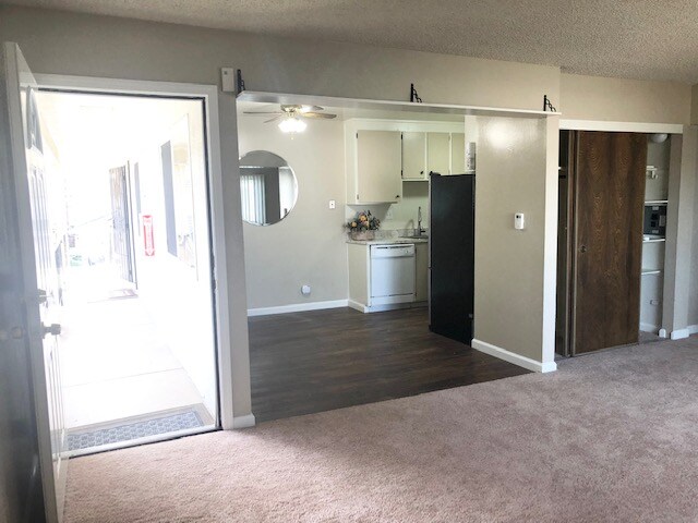 Building Photo - 3452 Redwood Ct