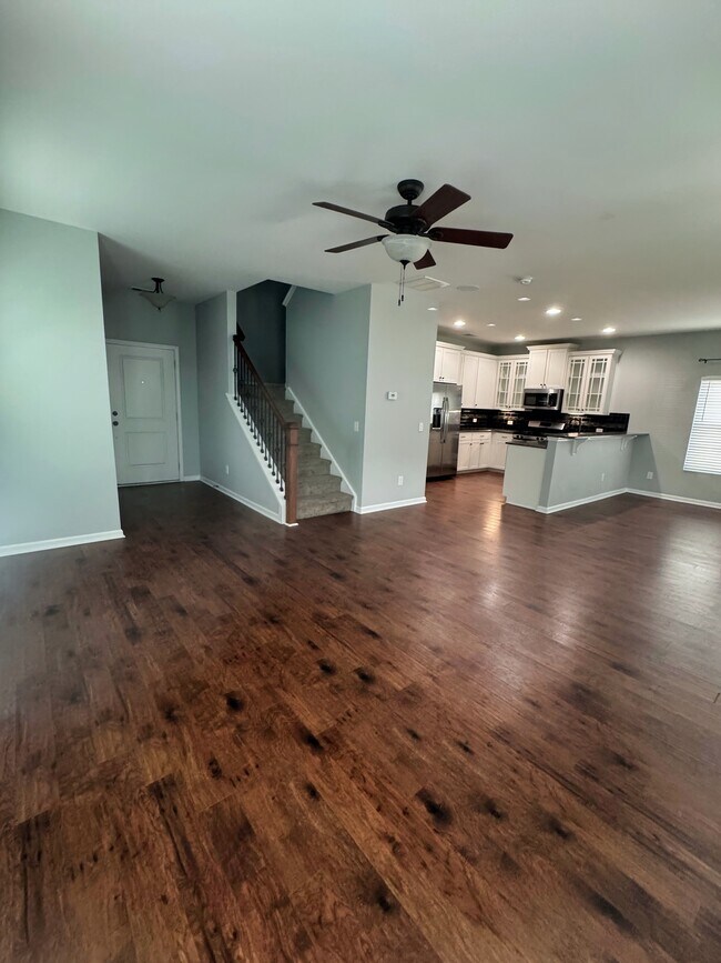 Building Photo - 1545 Oldenburg Dr