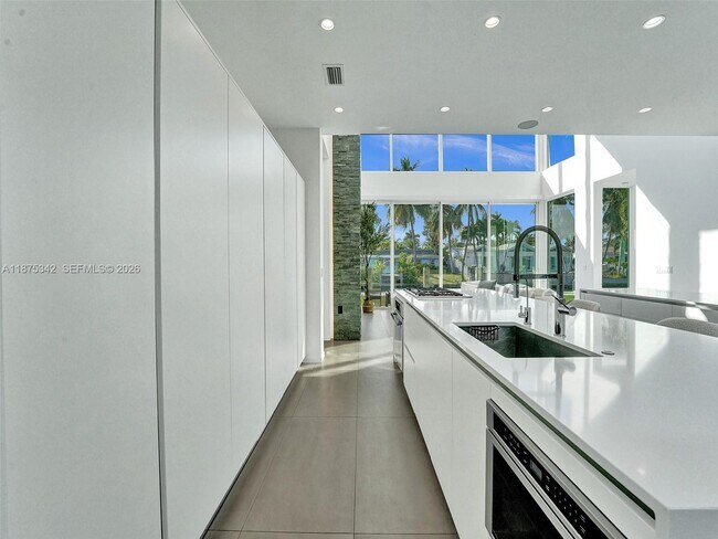 Building Photo - 2217 NE 17th Terrace