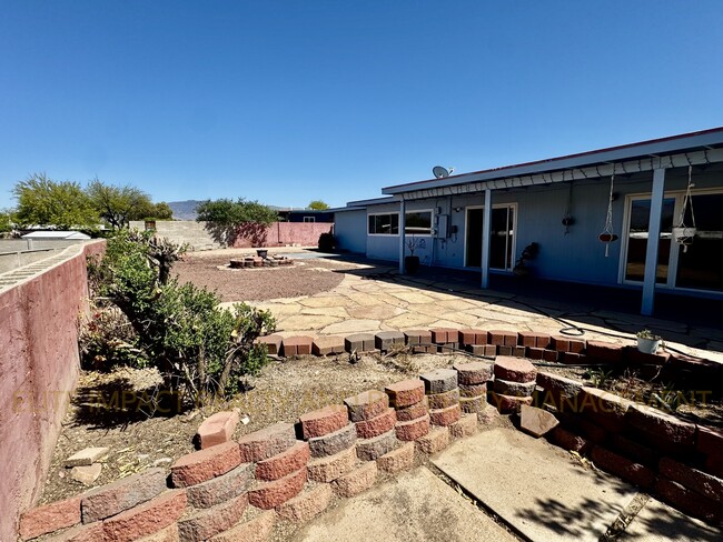 Building Photo - 9103 E Holmes St
