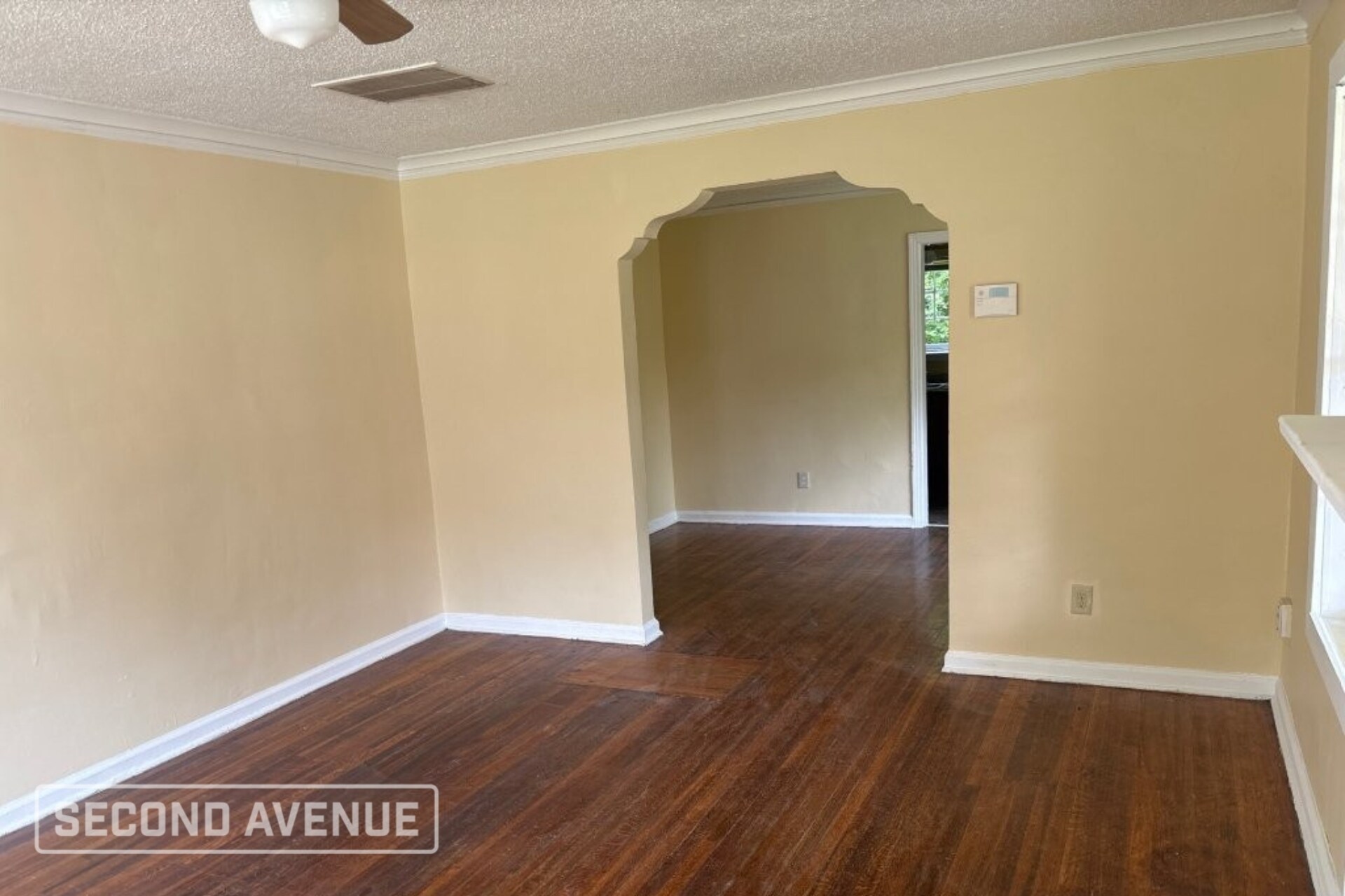 Building Photo - 2374 Larose Ave