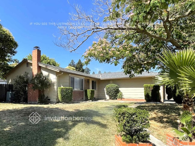 Building Photo - 1385 Meadowlark Dr