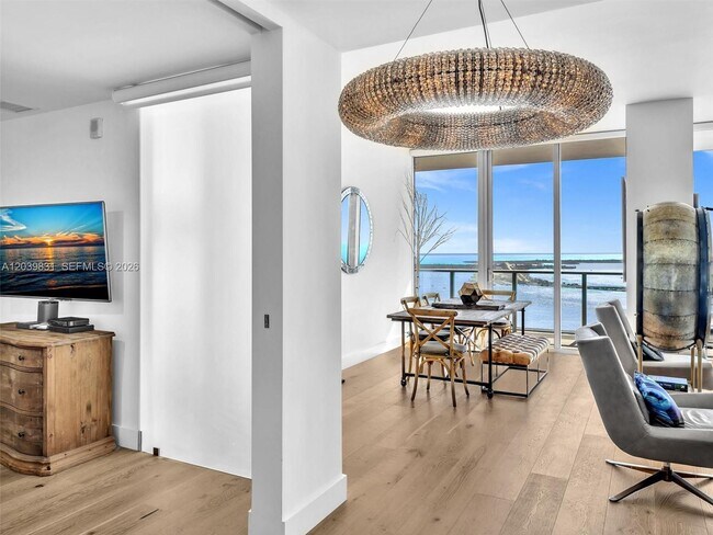 Building Photo - 1300 Brickell Bay Dr
