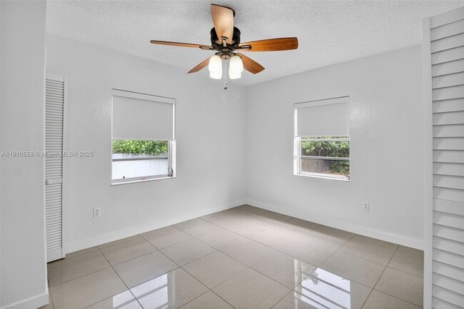 Building Photo - 2744 SW 23rd Terrace