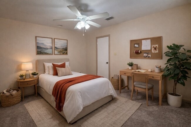 Building Photo - 2920 Cambridge Ln