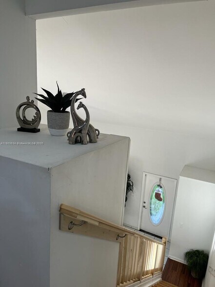 Building Photo - 9953 SW 154th Ct