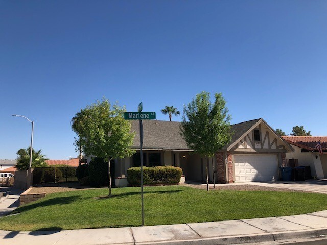 Building Photo - Absolutely gorgeous 4 Bed 3 Bath in Green ...
