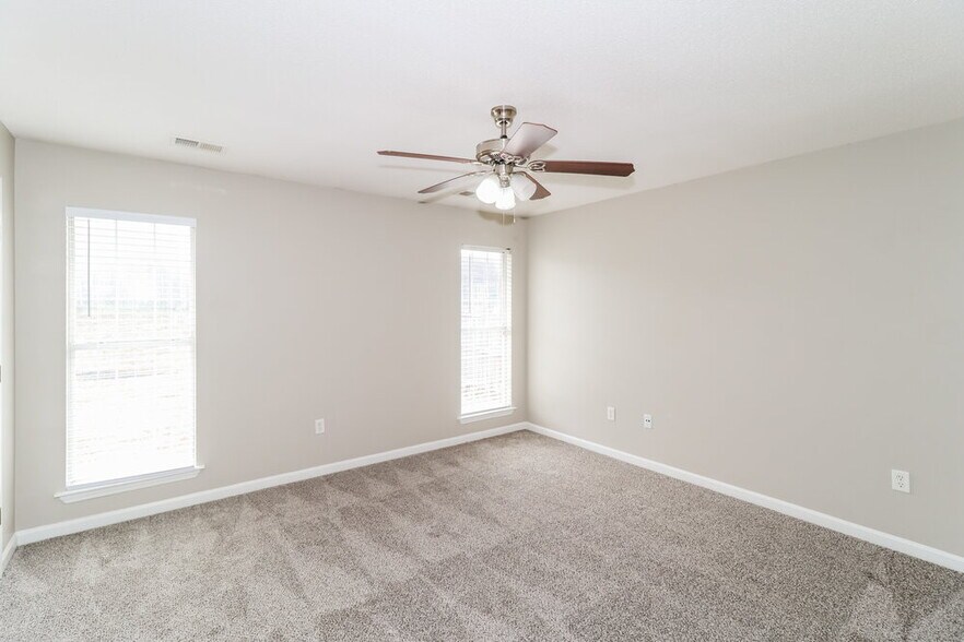 Building Photo - 1741 Madison Cove E