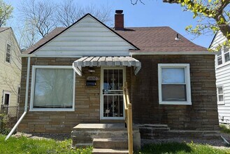 Building Photo - Renovated 3-Bedroom Home – We Welcome Sect...