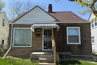 Building Photo - Fully Renovated 3-Bedroom Home – Move-In R...