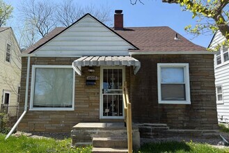 Building Photo - Renovated 3-Bedroom Home – We Welcome Sect...